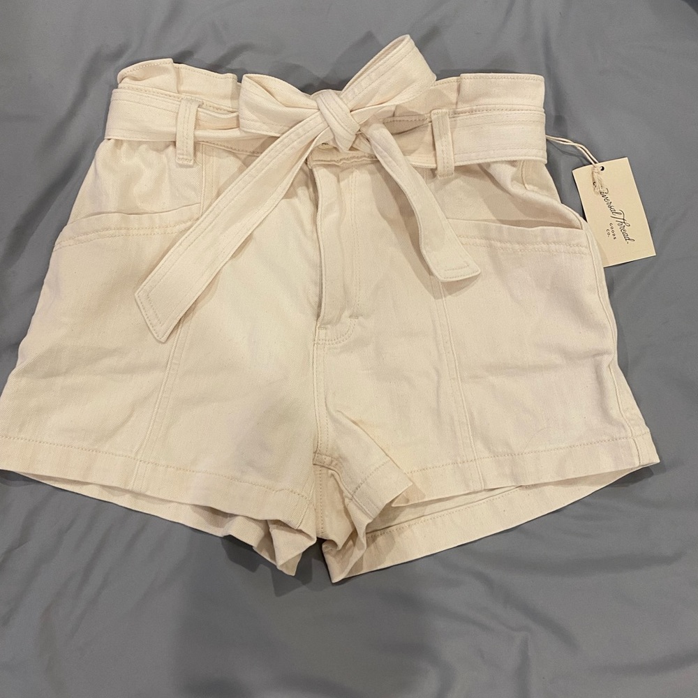 Universal Thread Cream Paper Bag Short [NWT]